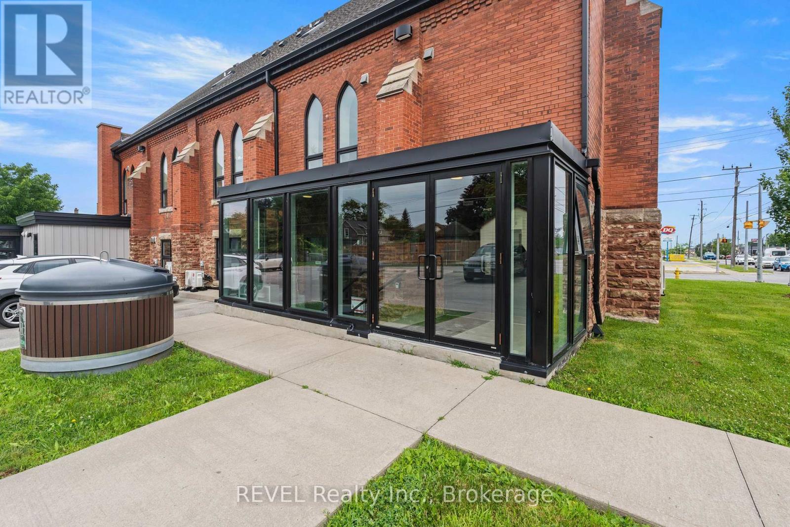 #3 405 MERRITT STREET - 5