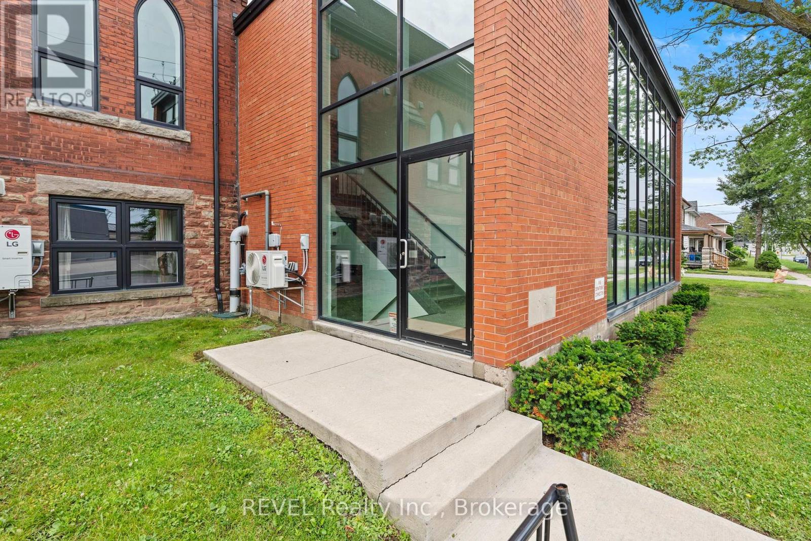 #3 405 MERRITT STREET - 8