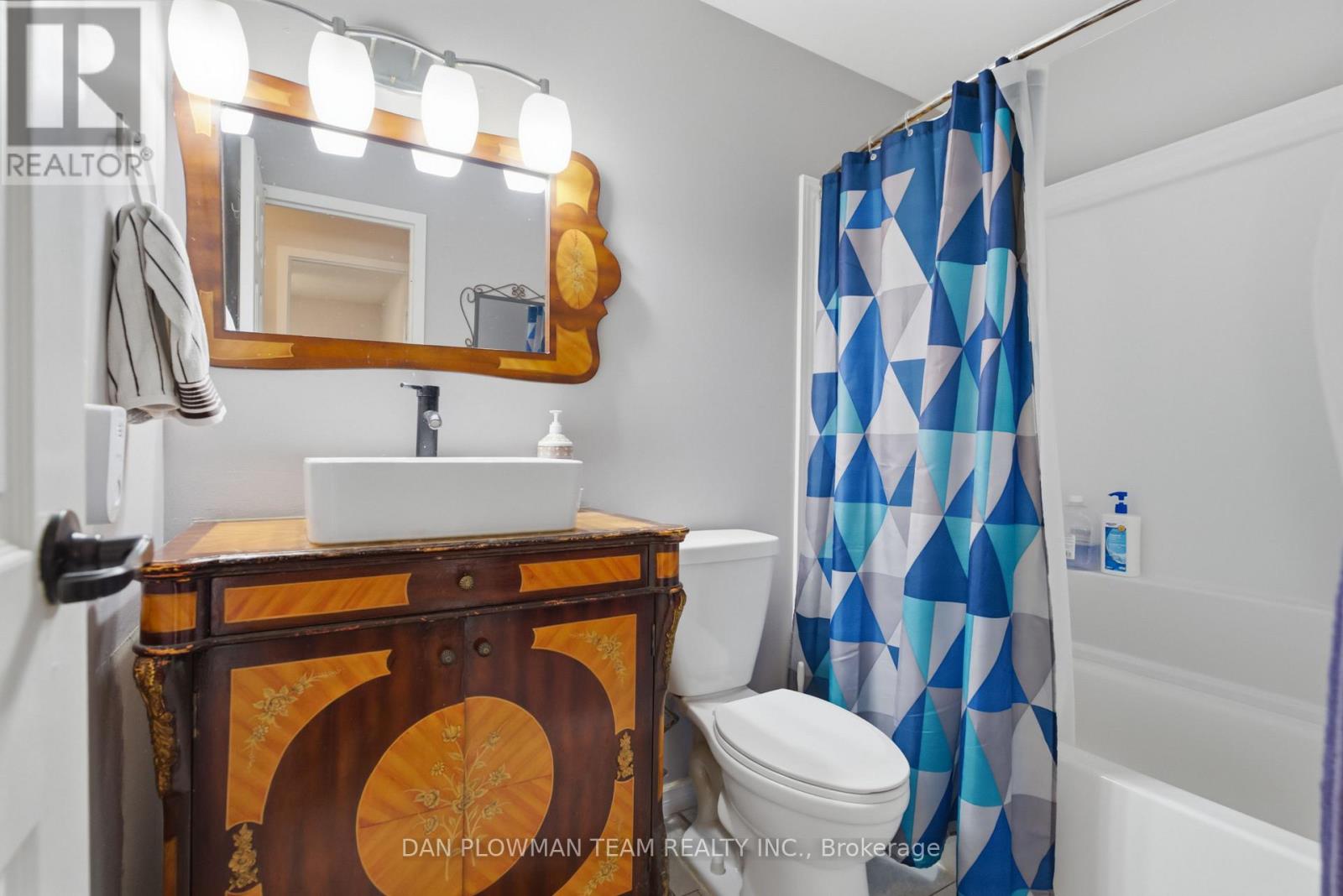 #204 131 TAUNTON ROAD E - 28