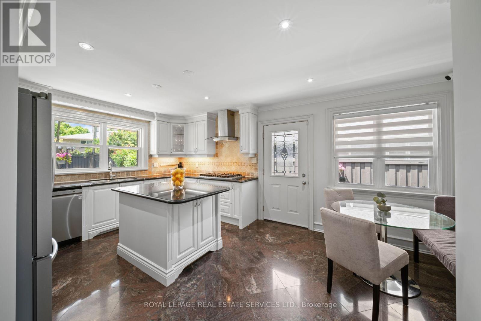 1592 ISLINGTON AVENUE - 12
