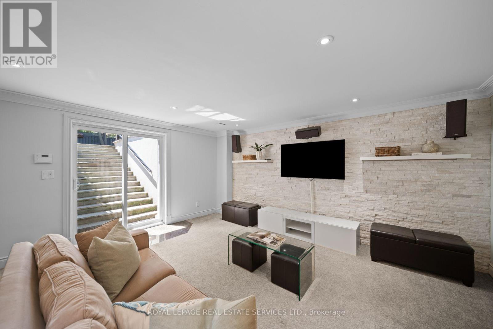 1592 ISLINGTON AVENUE - 30