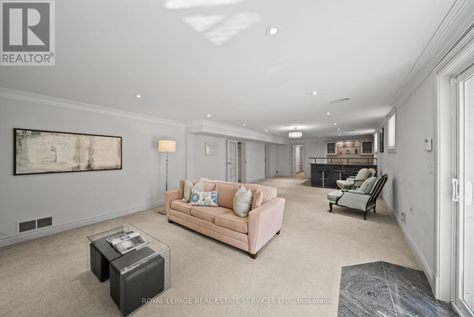 1592 ISLINGTON AVENUE - 32