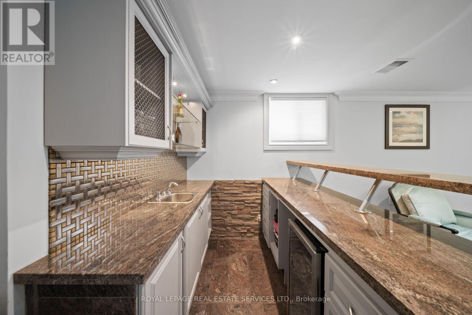 1592 ISLINGTON AVENUE - 34