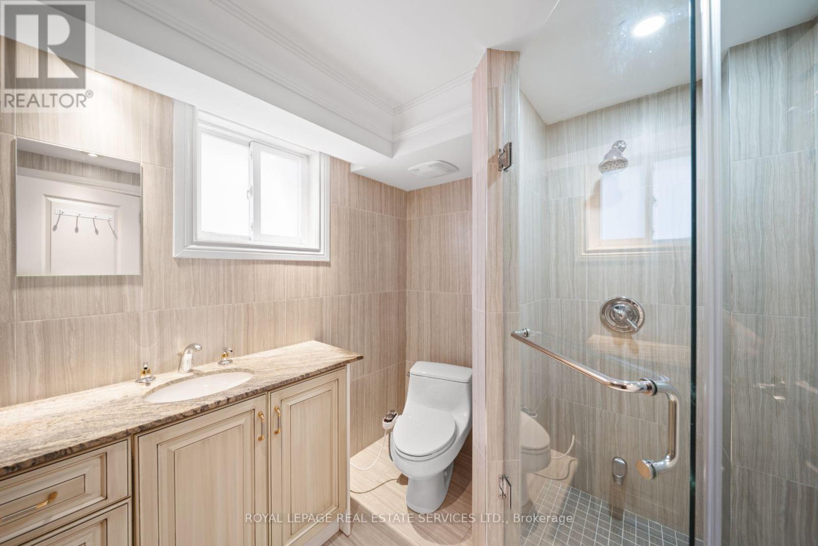 1592 ISLINGTON AVENUE - 40