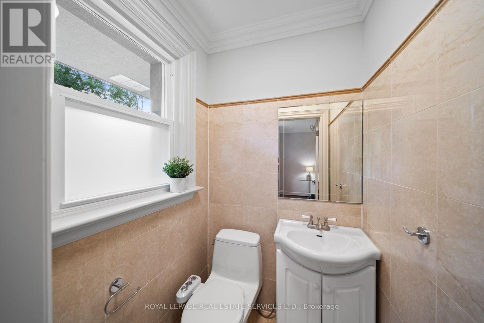 1592 ISLINGTON AVENUE - 19