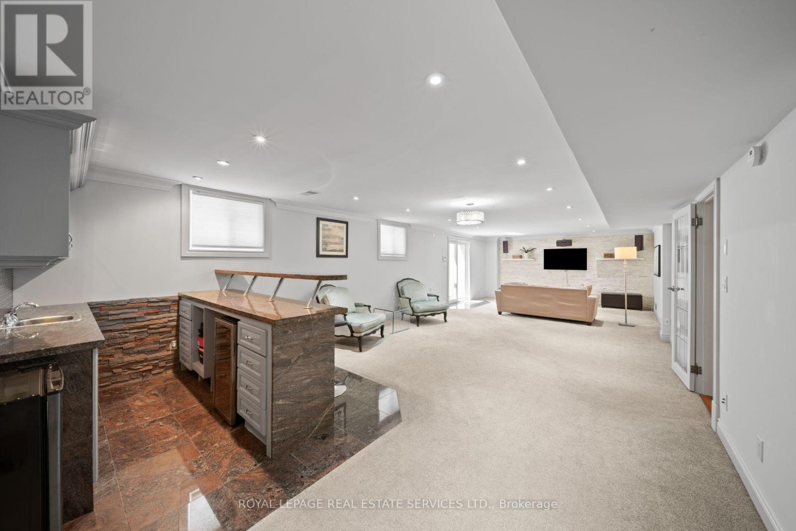 1592 ISLINGTON AVENUE - 27