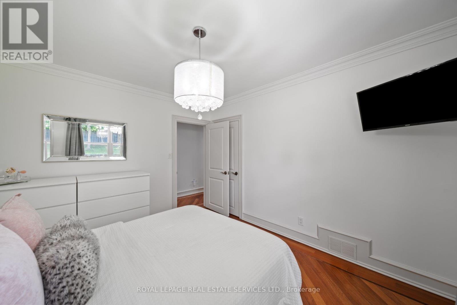 1592 ISLINGTON AVENUE - 21