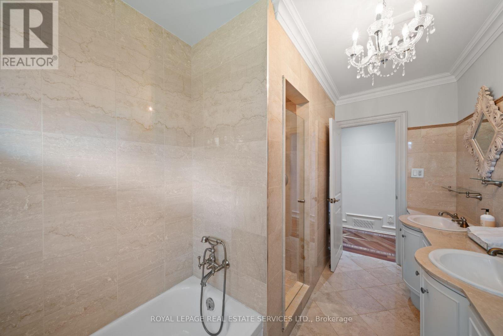 1592 ISLINGTON AVENUE - 25