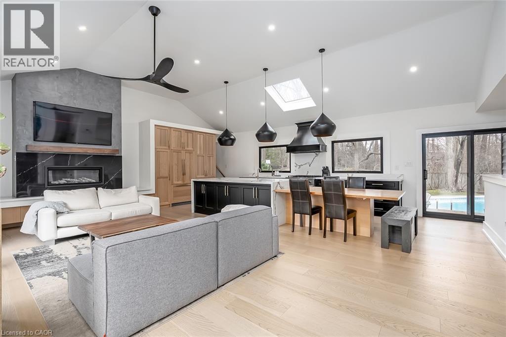 327 GOODRAM Drive - 7