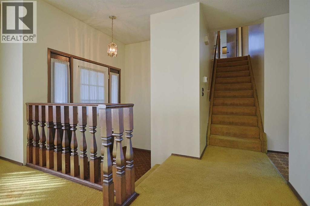 6019 Dalcastle Crescent NW - photo 2