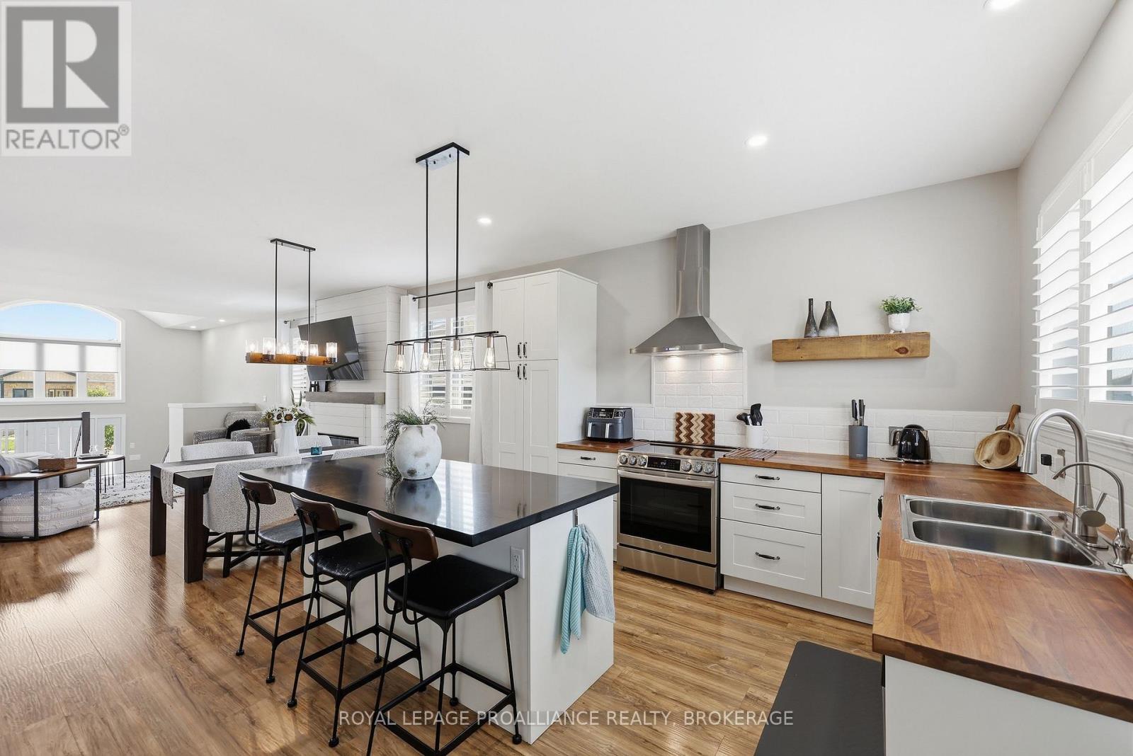 50 POTTER DRIVE - Image 24
