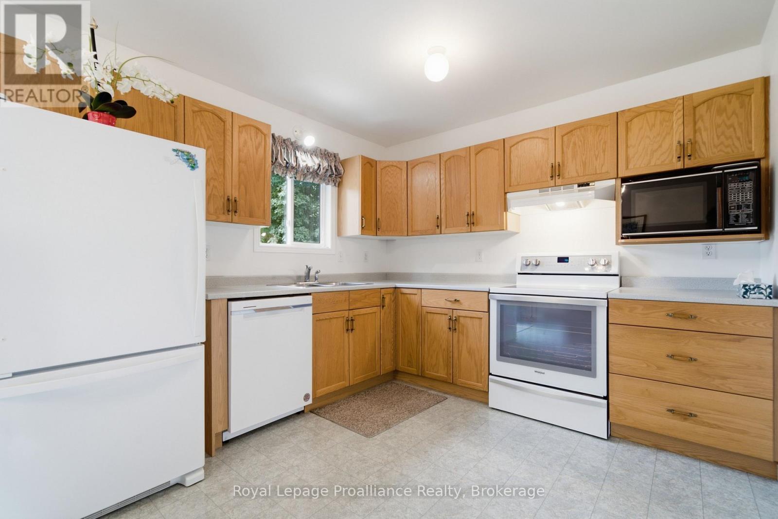 41 BAY STREET - 13