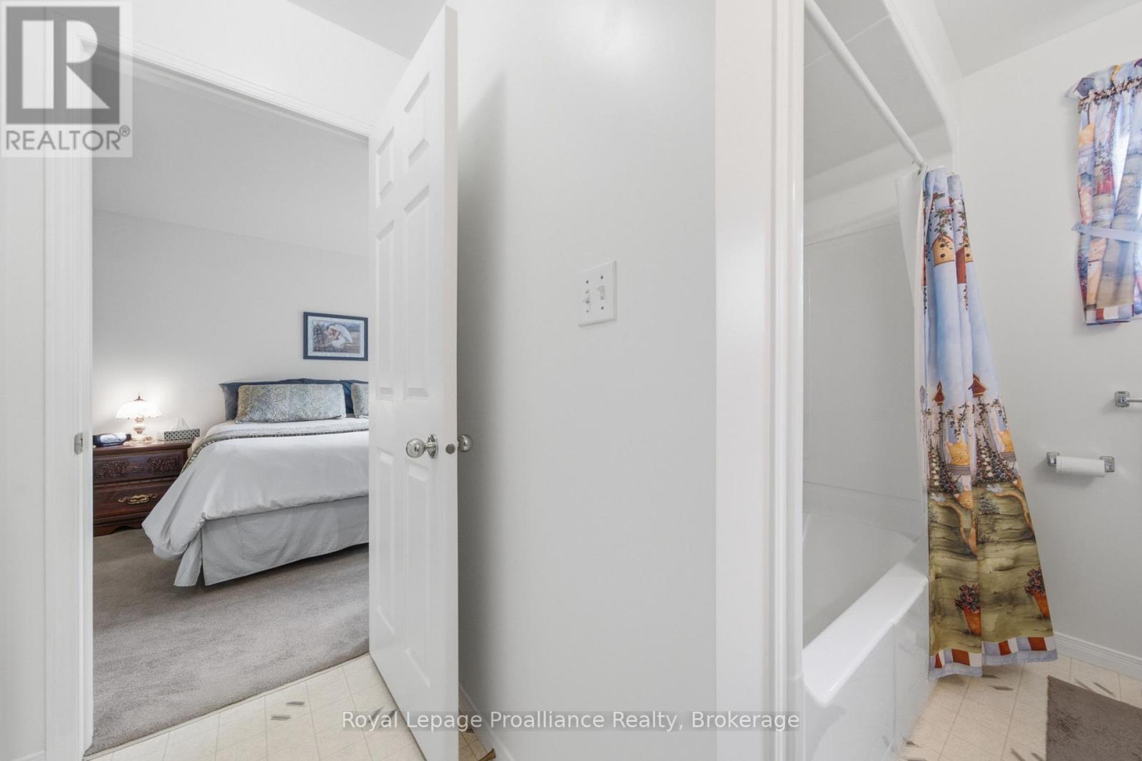 41 BAY STREET - 23