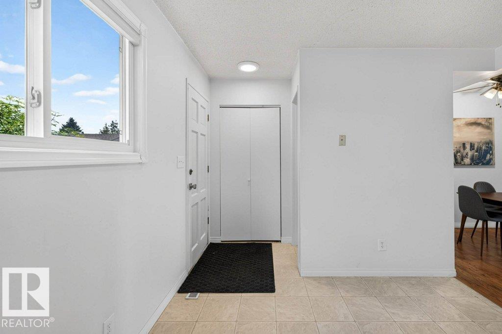 3610 42 AV NW - 12