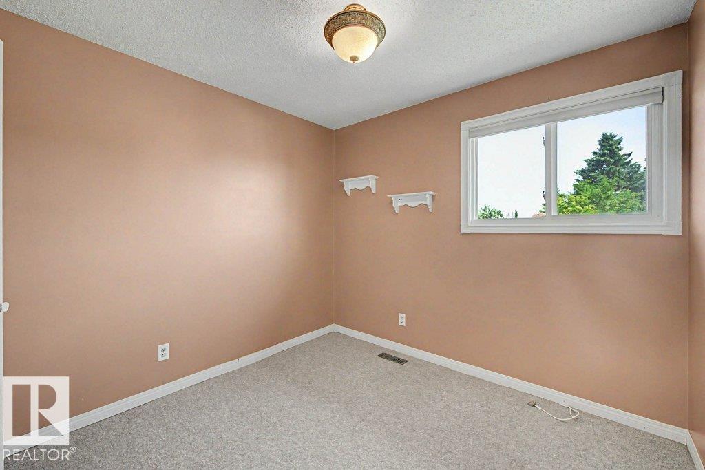 3610 42 AV NW - 18