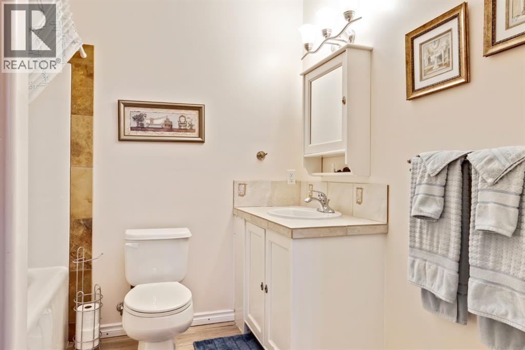 144 Hillcrest Boulevard - 25