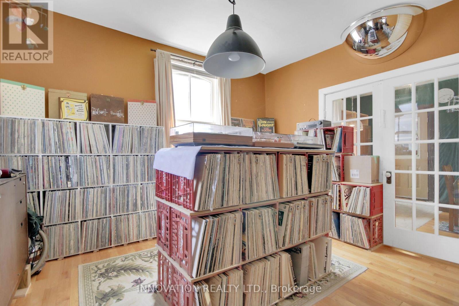 2158 DUNDAS STREET - 18