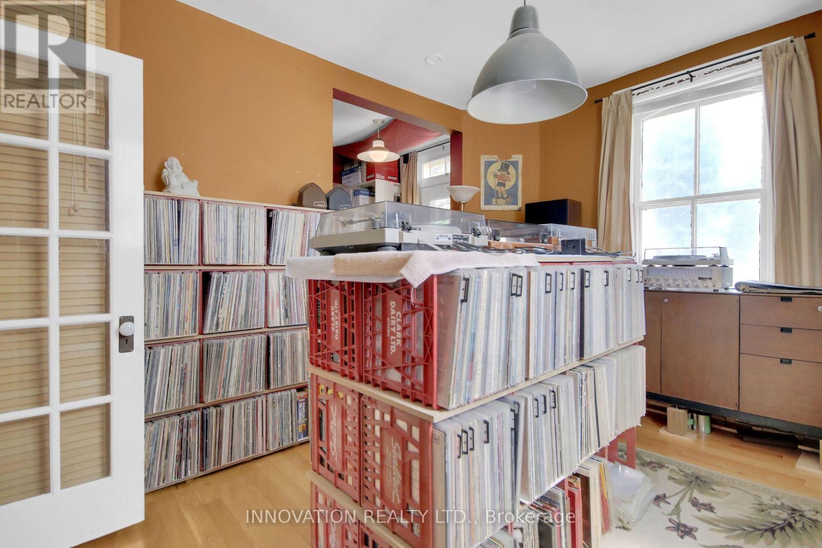2158 DUNDAS STREET - 20