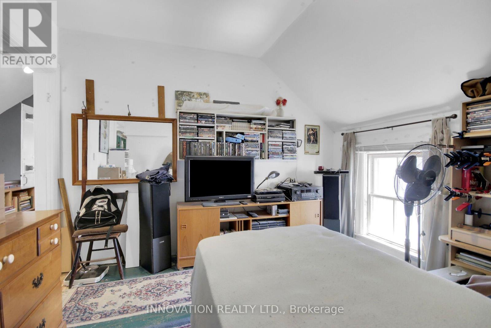 2158 DUNDAS STREET - 28