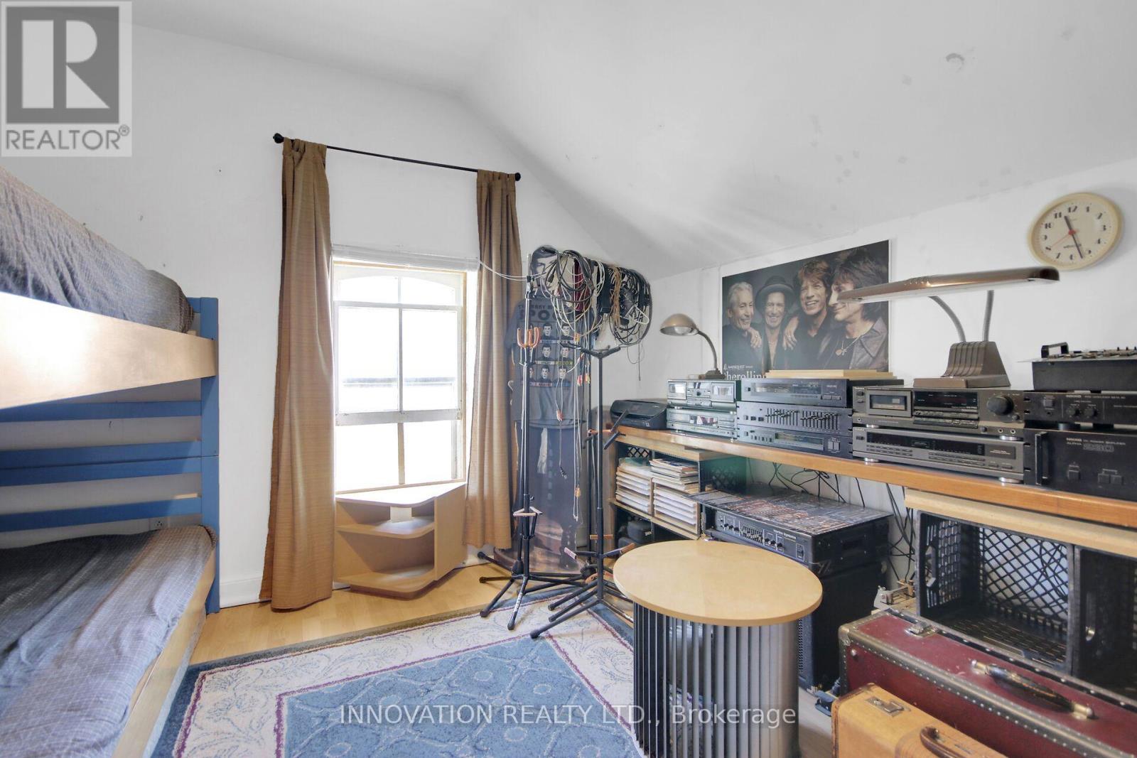 2158 DUNDAS STREET - 31