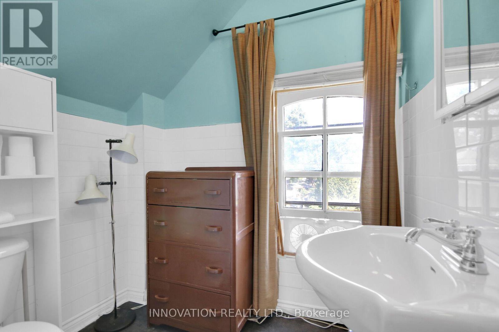 2158 DUNDAS STREET - 33