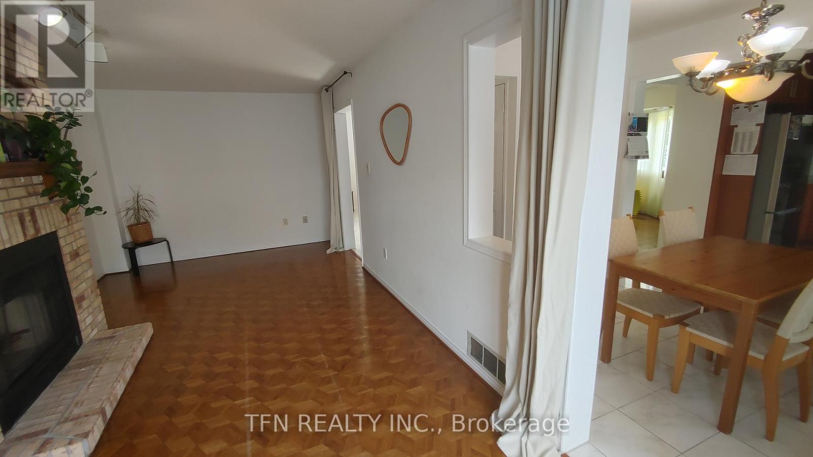 112 TRAFALGAR SQUARE - 11