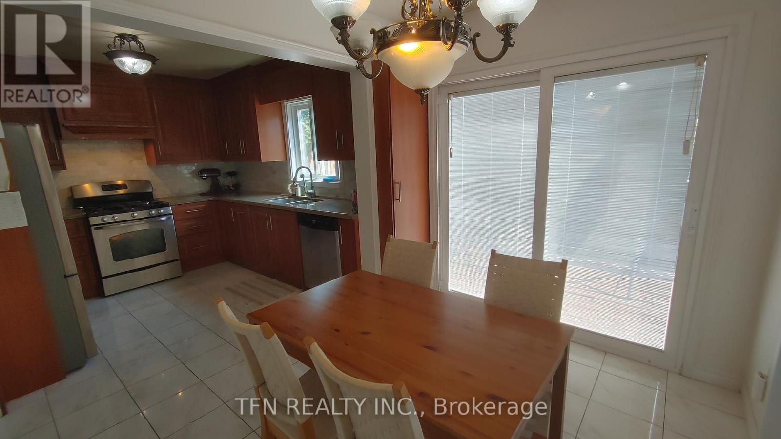 112 TRAFALGAR SQUARE - 12