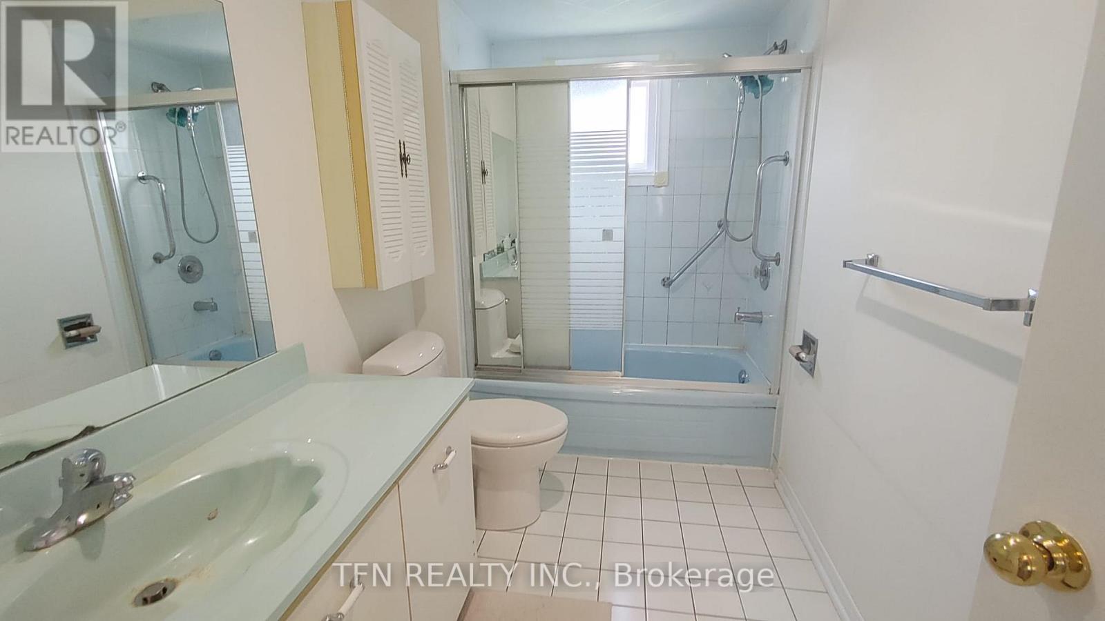 112 TRAFALGAR SQUARE - 23