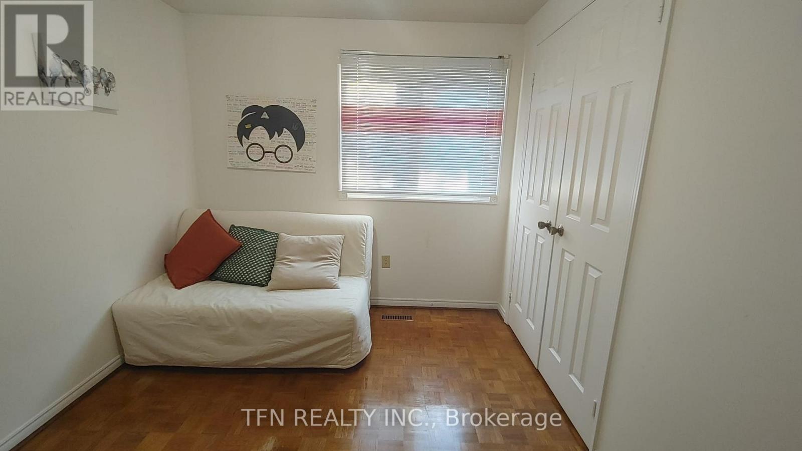 112 TRAFALGAR SQUARE - 29