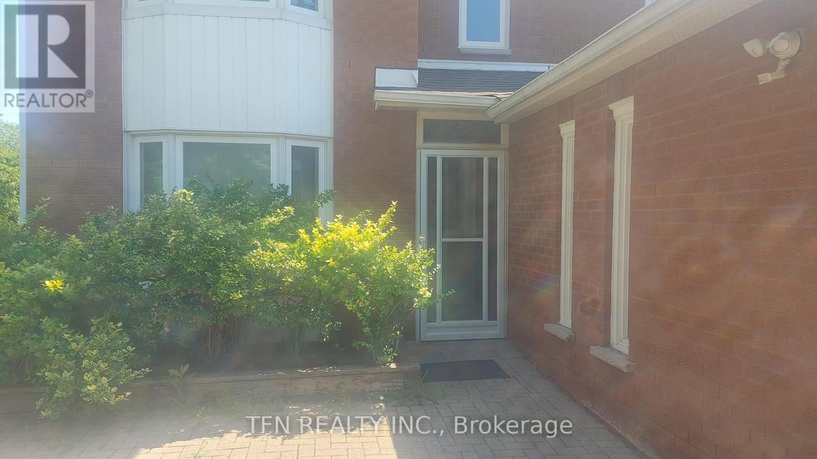 112 TRAFALGAR SQUARE - 3