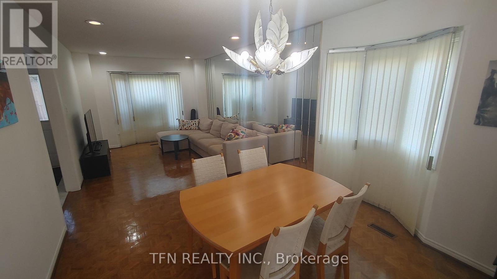 112 TRAFALGAR SQUARE - 4
