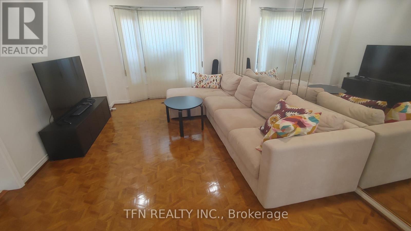 112 TRAFALGAR SQUARE - 6