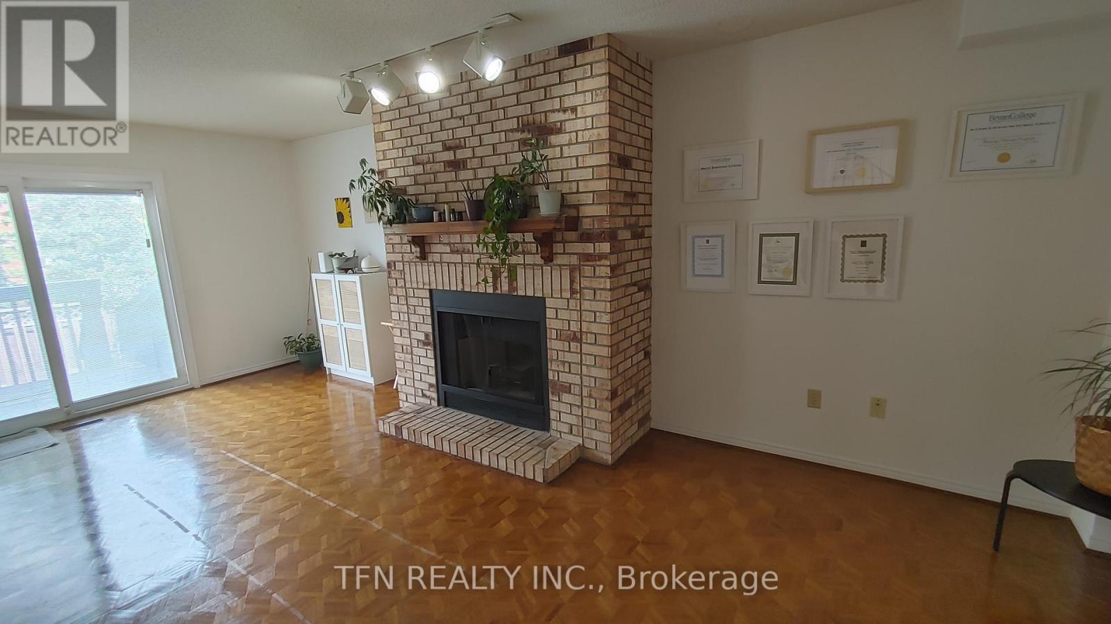112 TRAFALGAR SQUARE - 7