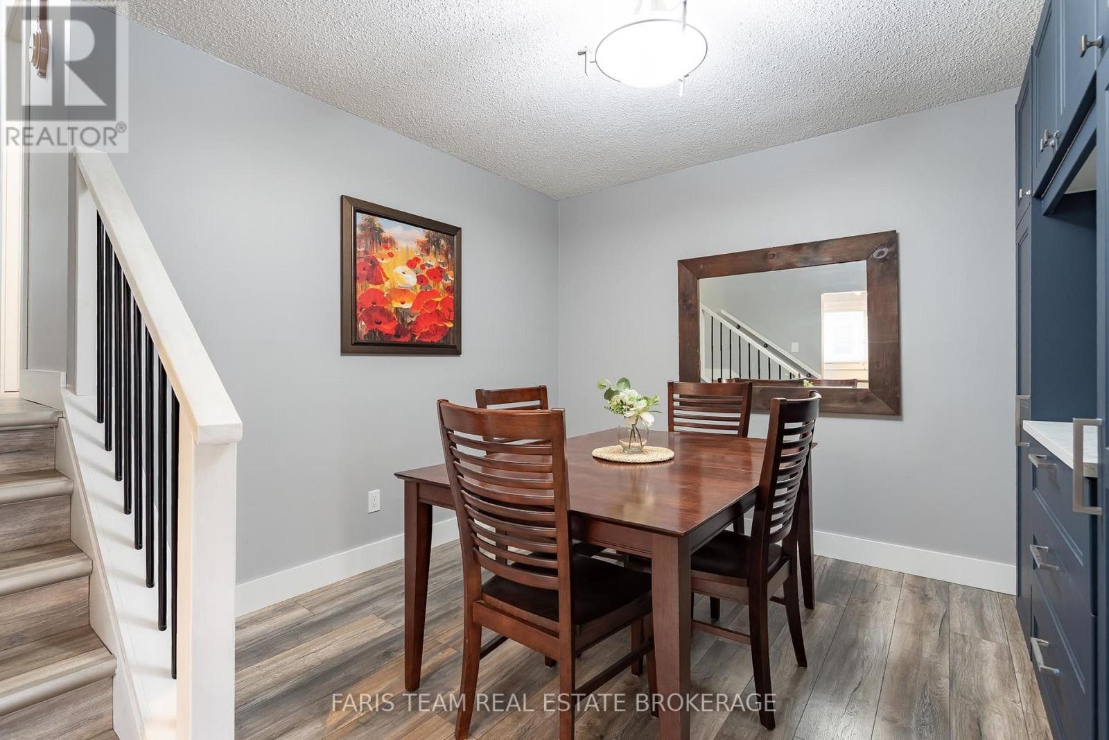 20 LESLIE DRIVE - 11
