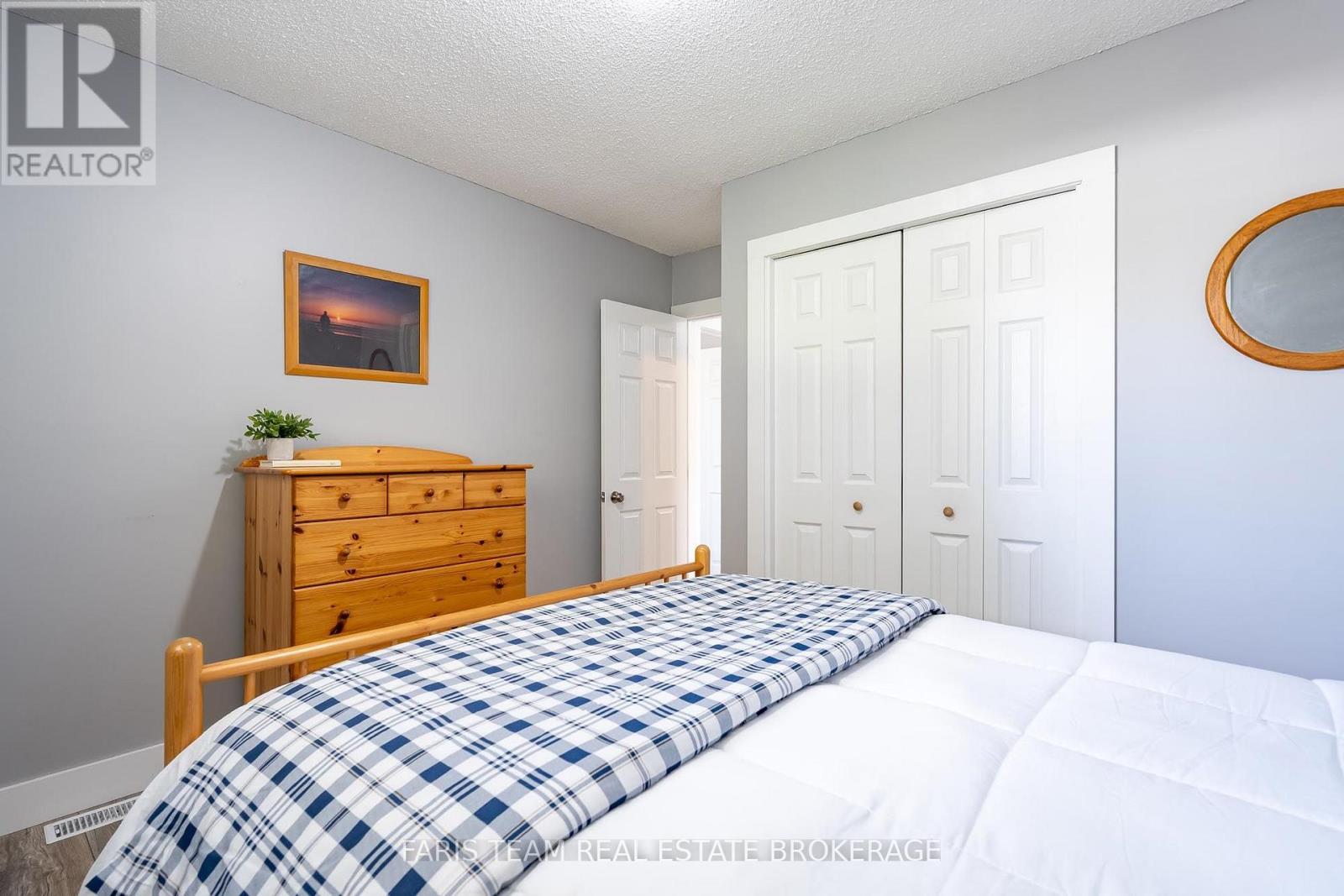 20 LESLIE DRIVE - 20