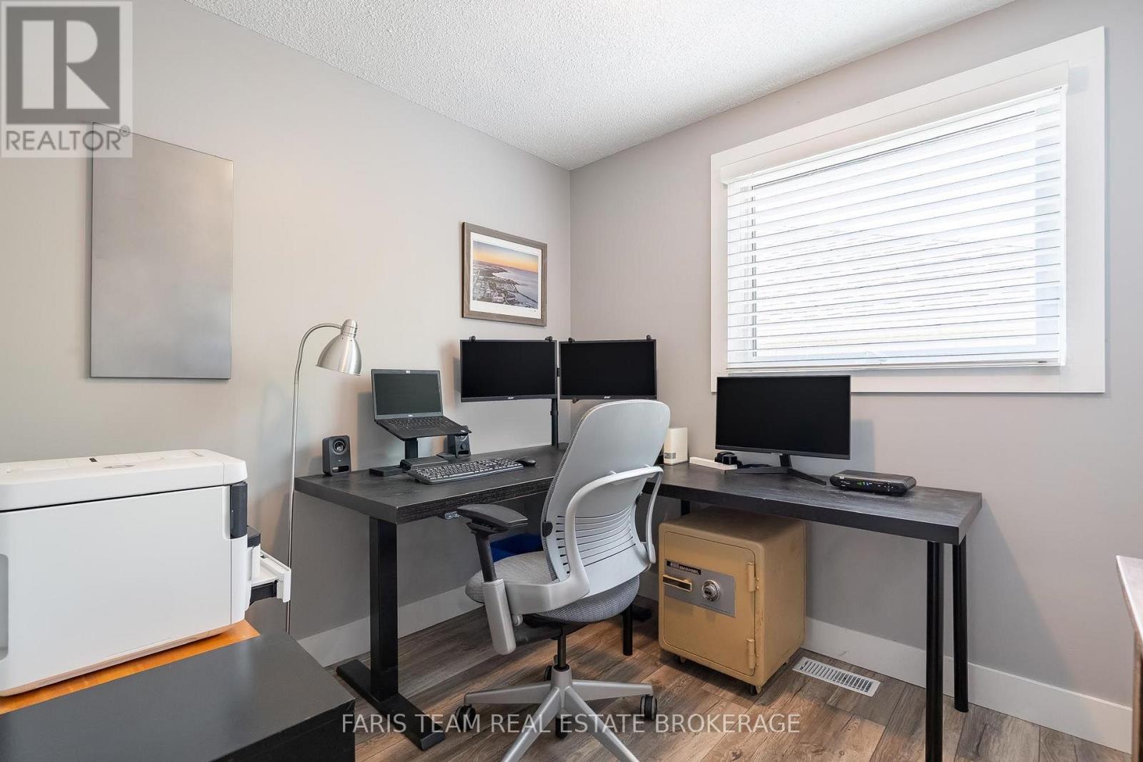 20 LESLIE DRIVE - 21