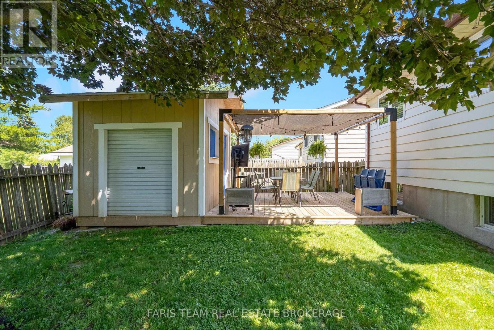 20 LESLIE DRIVE - 32