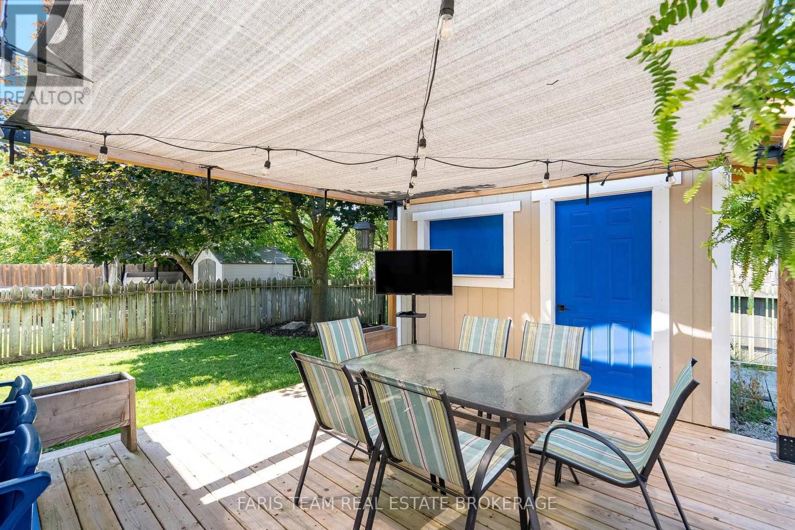 20 LESLIE DRIVE - 34