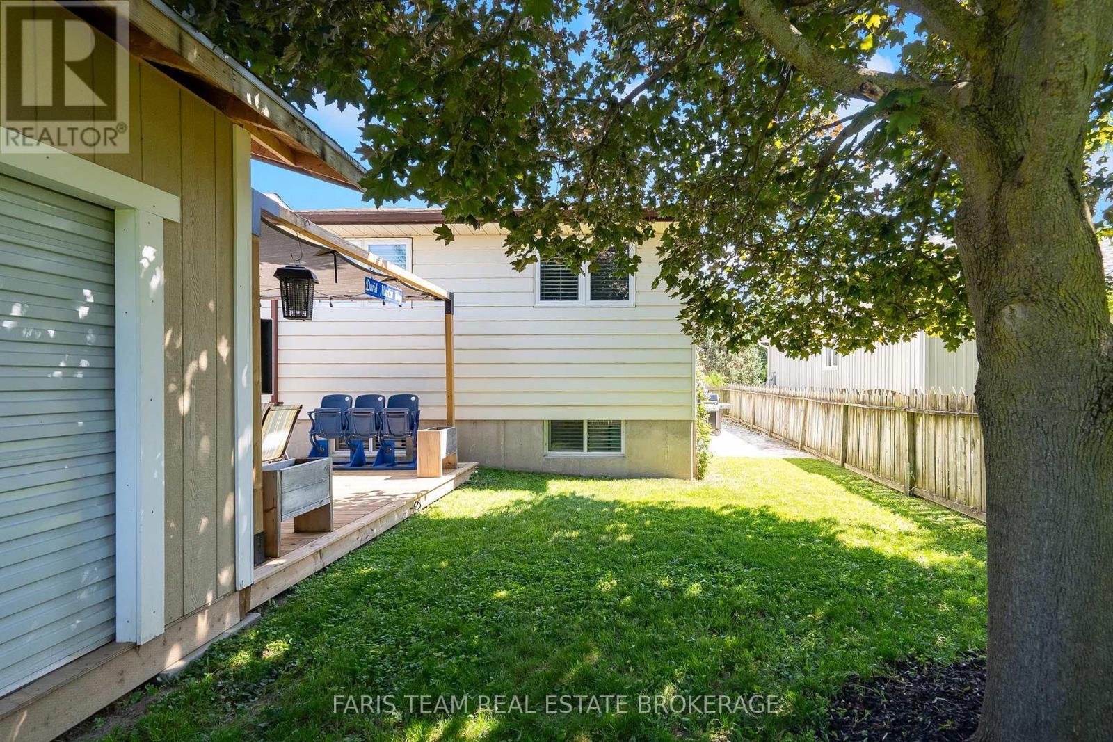 20 LESLIE DRIVE - 36