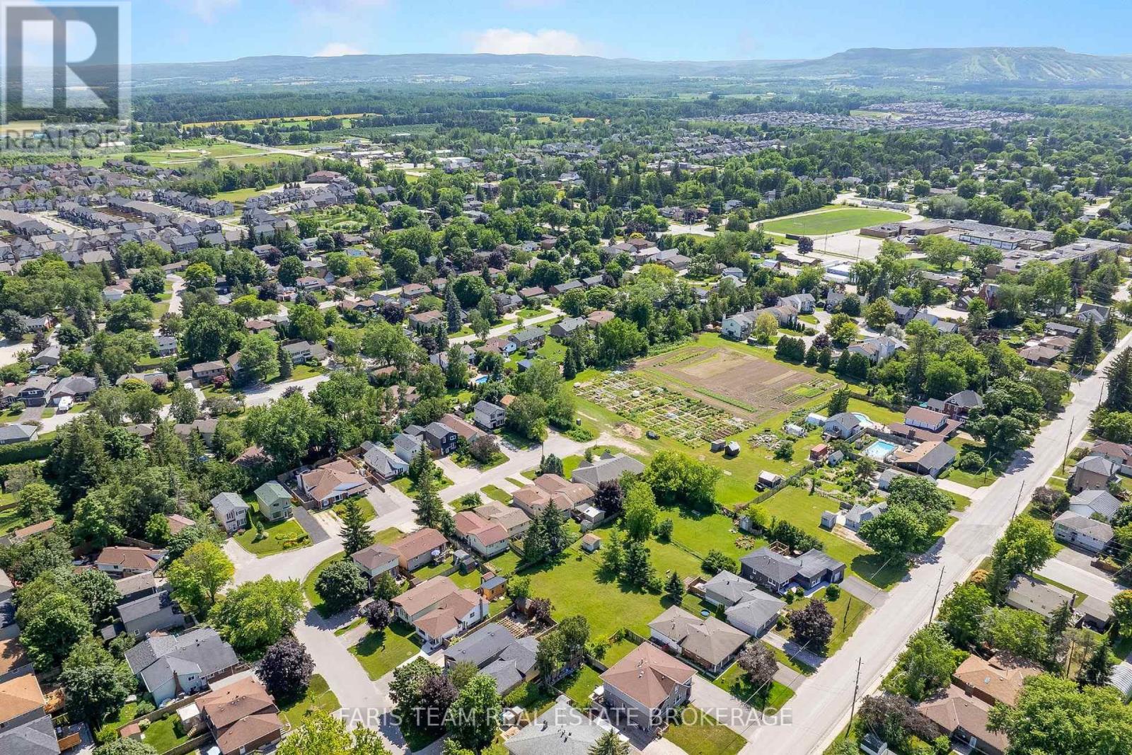 20 LESLIE DRIVE - 39