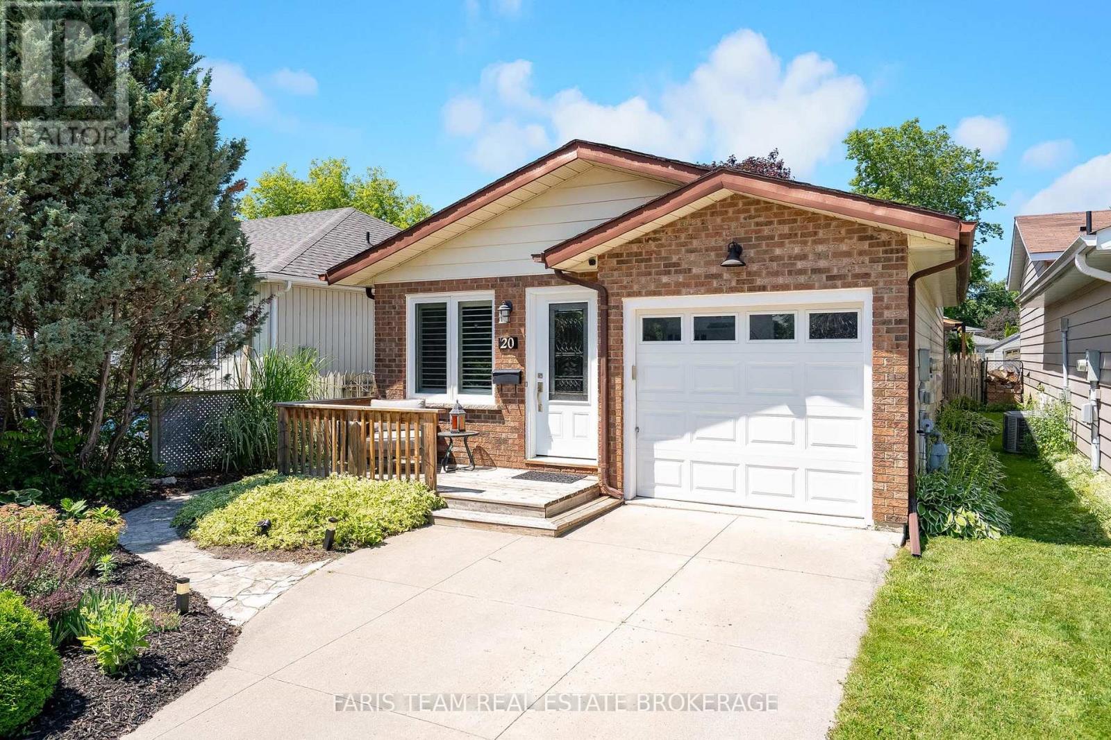 20 LESLIE DRIVE - 4