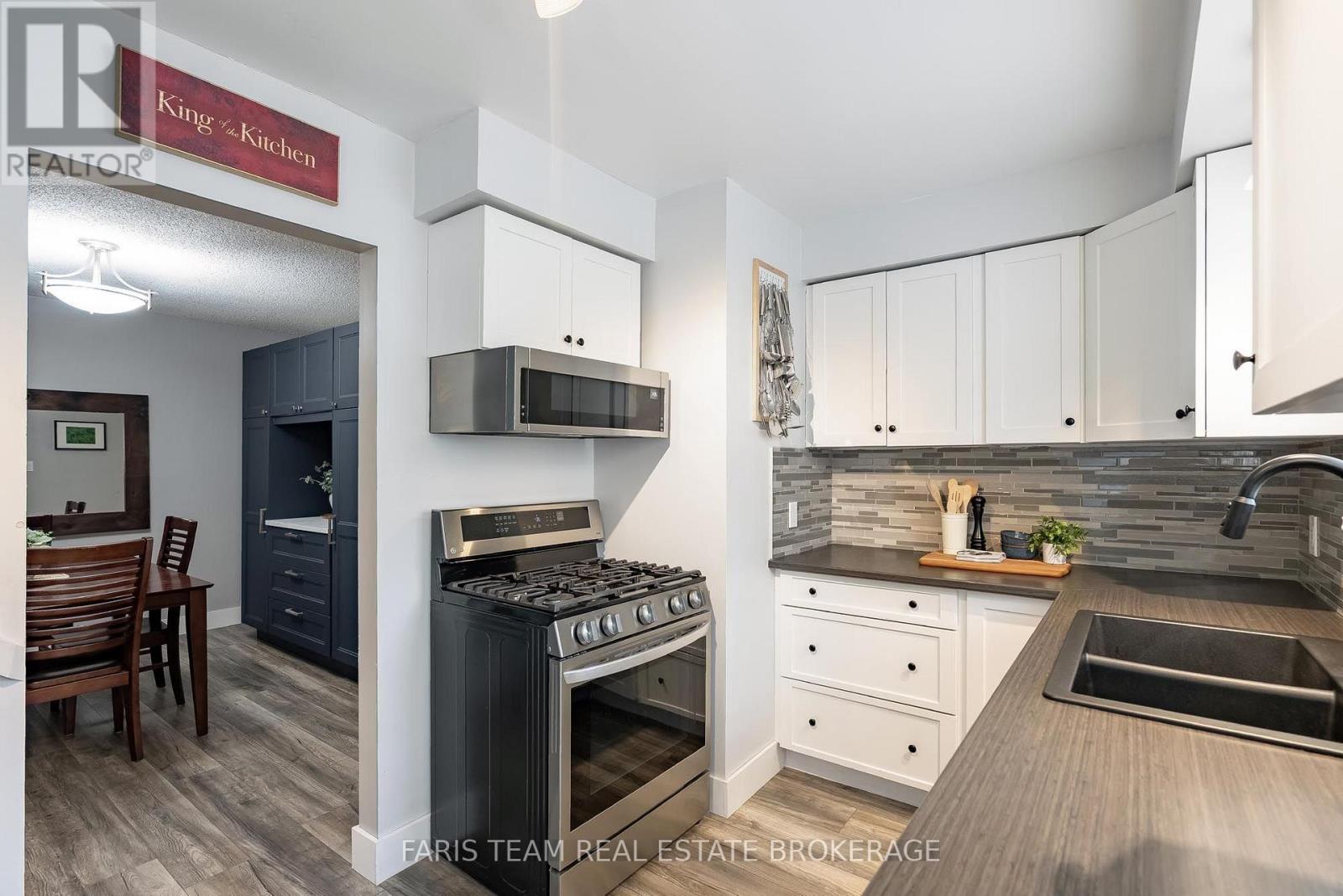 20 LESLIE DRIVE - 8