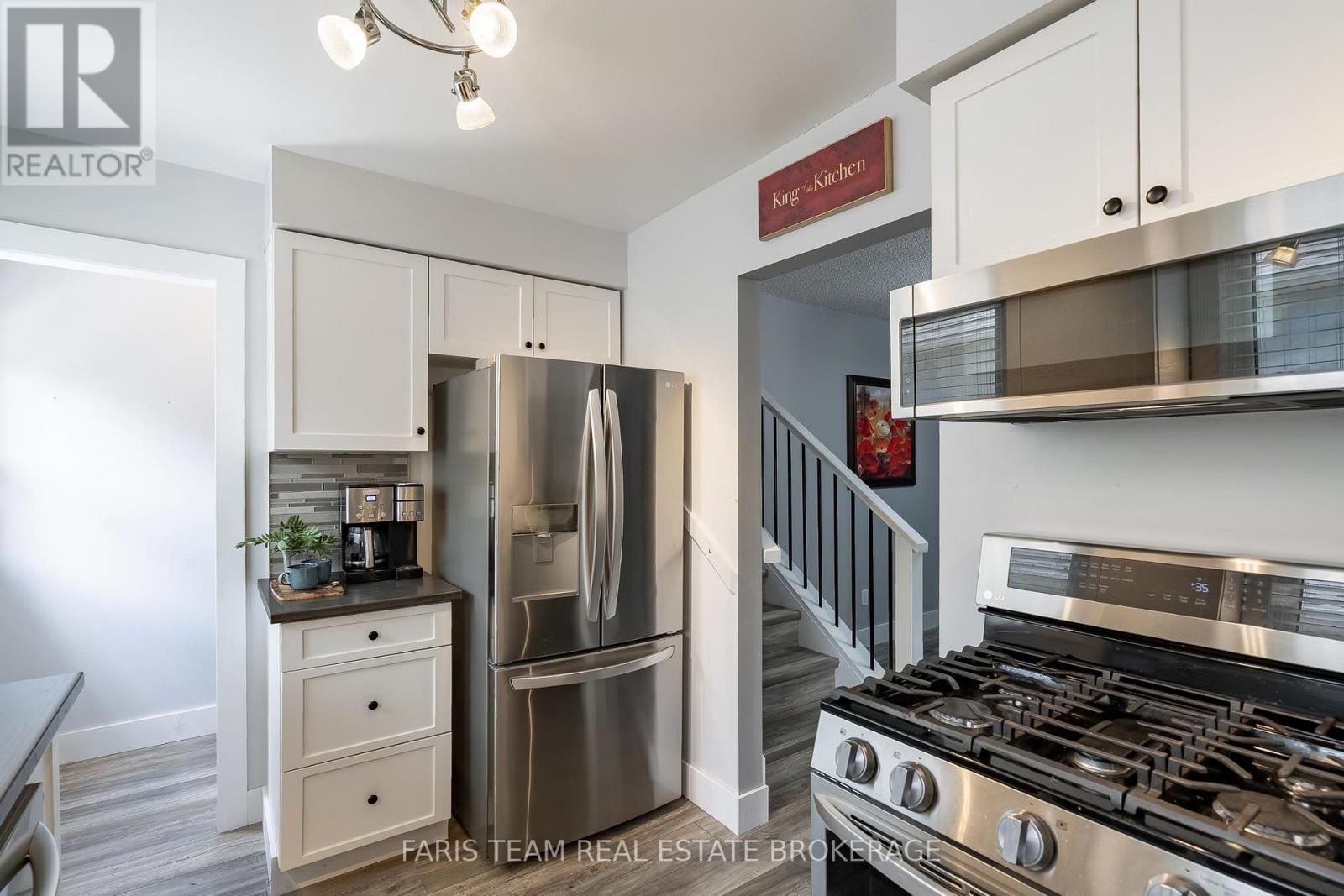 20 LESLIE DRIVE - 9