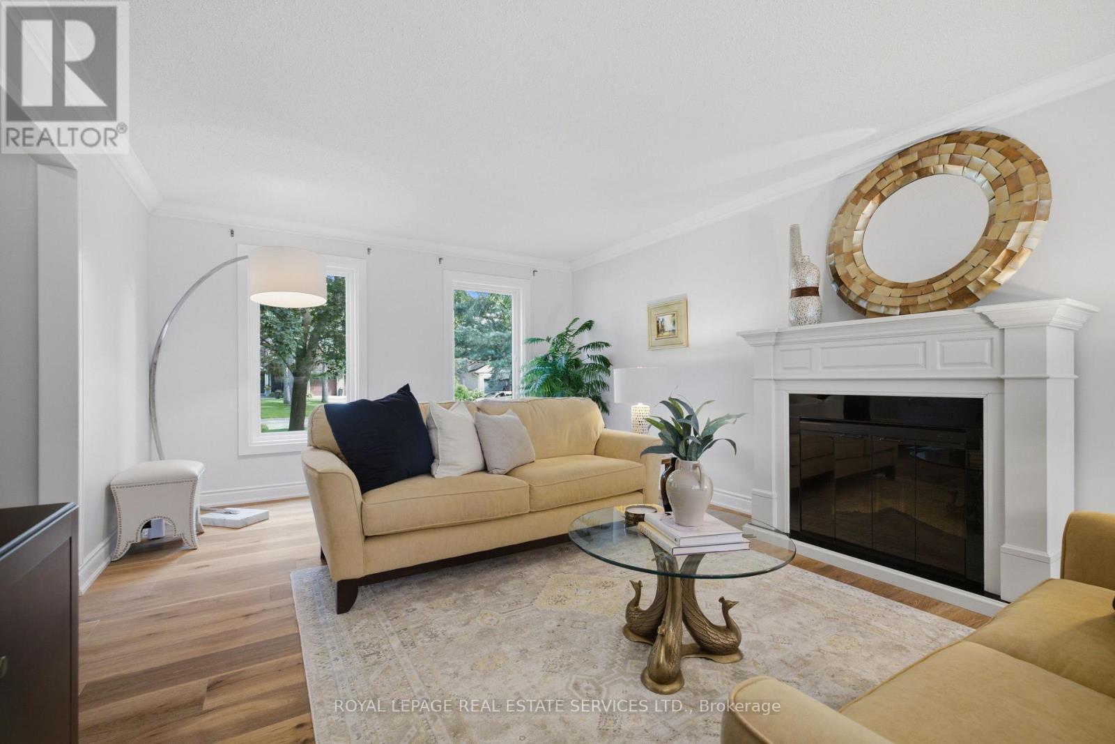 11 REGENCY COURT - 10