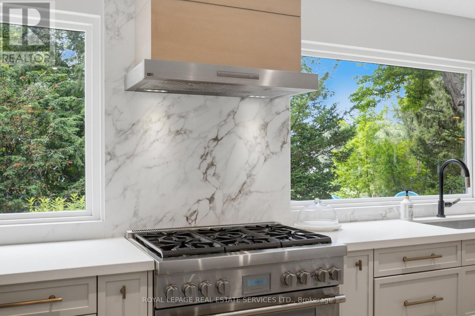 11 REGENCY COURT - 15