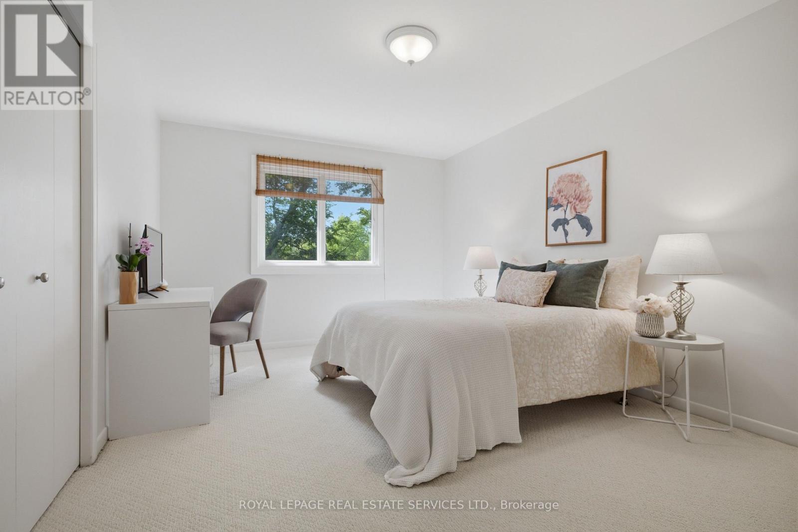 11 REGENCY COURT - 27