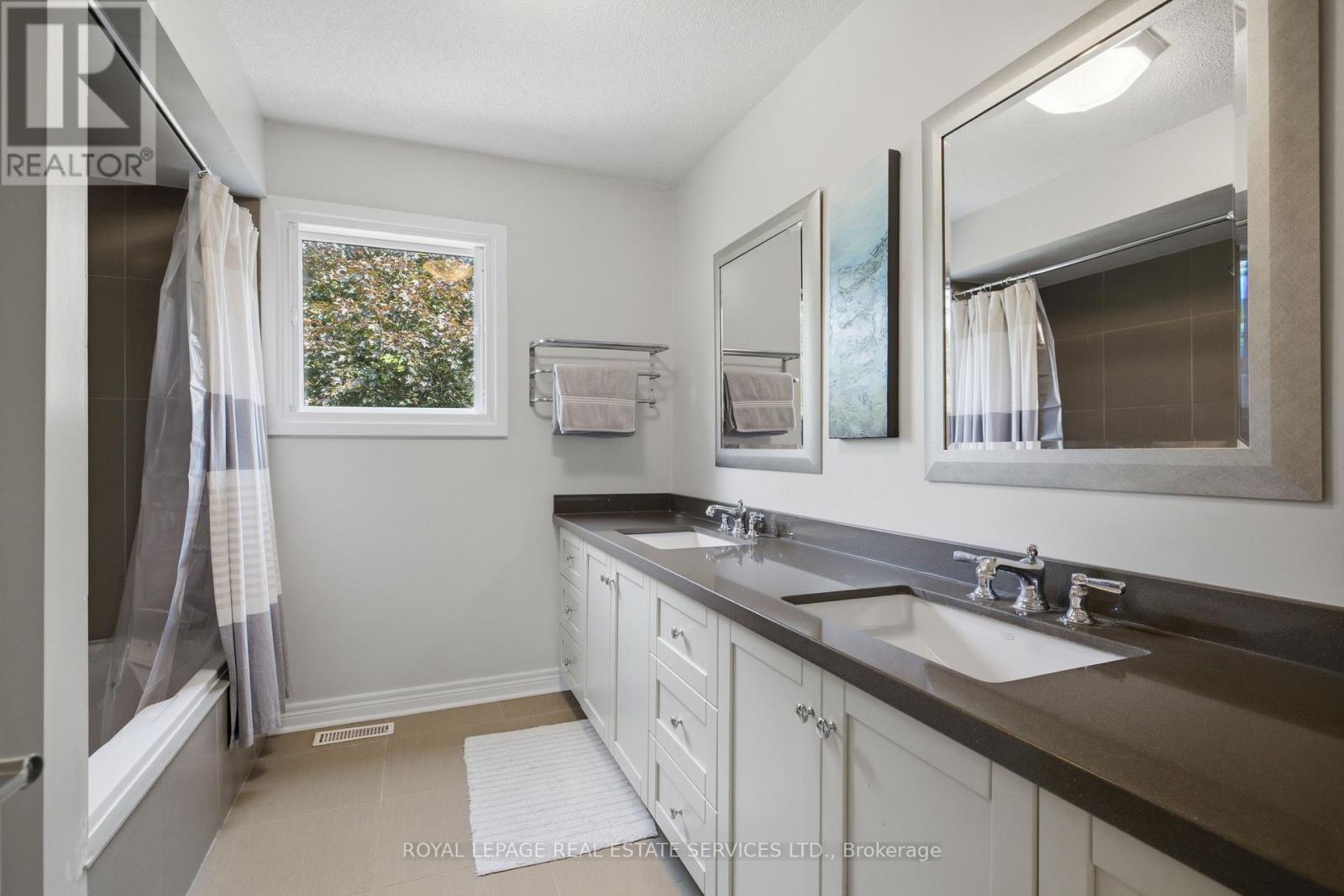11 REGENCY COURT - 29