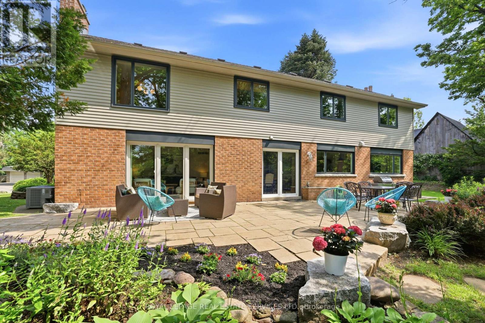 11 REGENCY COURT - 35
