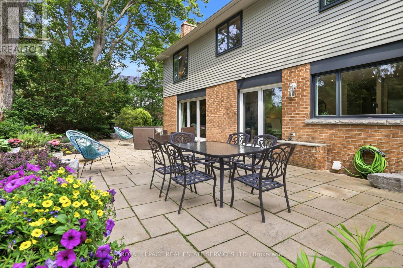 11 REGENCY COURT - 36