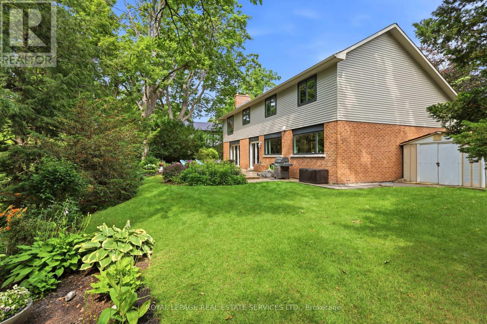 11 REGENCY COURT - 37